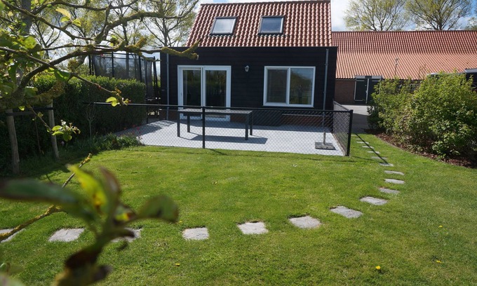 Municipality of Veere House | "Waegen'uus": detached 5 person holiday home near the village and sea