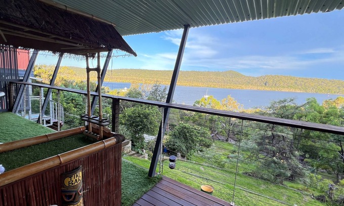 Brisbane Waterfront Apartment | WAHINE BREEZY BLISS - STUNNING VIEWS FOREVER