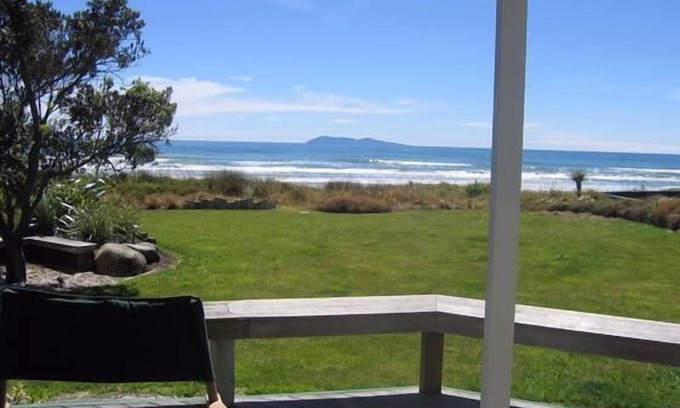 Waihi Beach House | Waihi Beach - Beach Front Bach