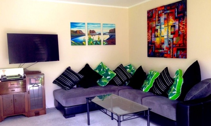 Waihi Beach House | Waihi Beachaccommodation 5minwalk beach/shop/cafes