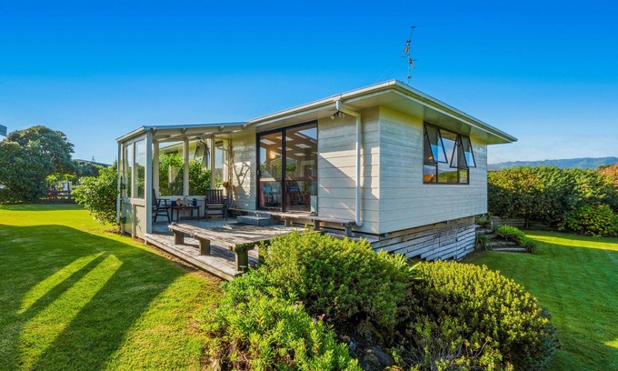 Waikanae House | Waikanae Waves - Waikanae Beach Holiday Home
