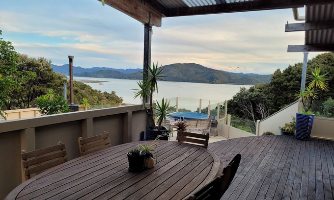 Russell House | Waikare Retreat - Stunning Views