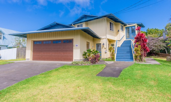 Waimea House | Waimea Estate near Parker Ranch & beach with two decks & home office, WiFi