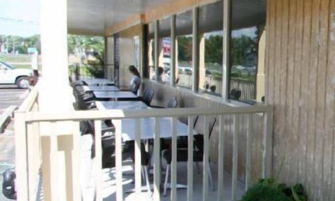Wainfleet Hotel | Wainfleet Motel & Restaurant