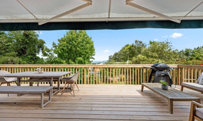 Waitahanui House | Waitahanui Lake House - Lake Taupo Holiday Home