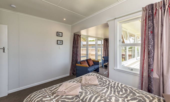 Paihia Cabin | Waitangi Beach Bach 30B