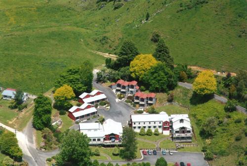 Waitomo Caves Hotel | Waitomo Village Chalets home of Kiwipaka