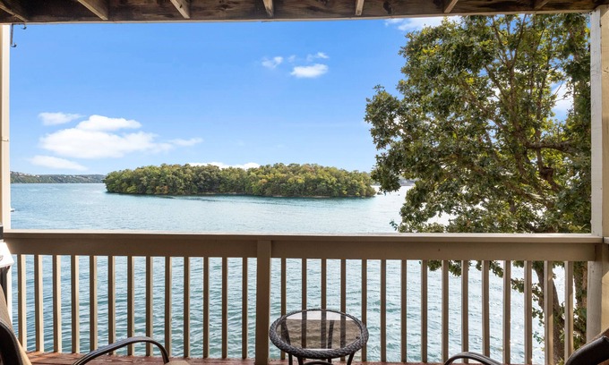 Osage Beach Condo | Wake-up to great views of Hawk Island & the main channel in this condo.
