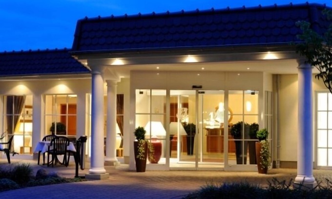 Schloß Neuhaus Hotel | Waldhotel Nachtigall