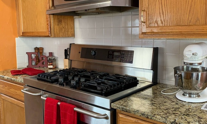 South Kansas City House | Waldo Get Away at LJ’s