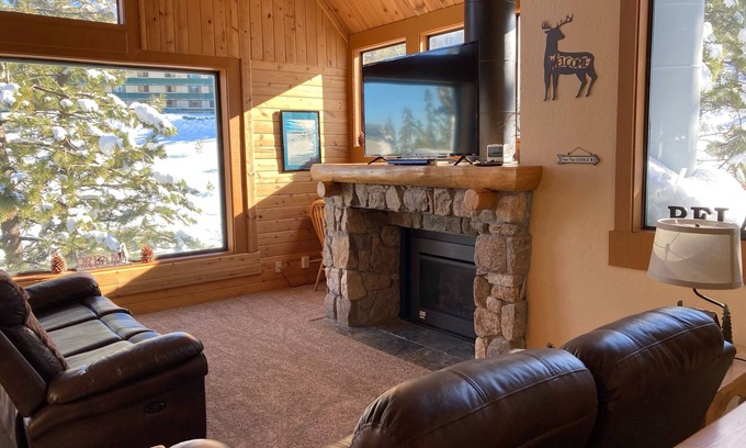 Tahoe Village Condo | Walk 1,000 ft to the slopes & soak in hot tub afterwards!