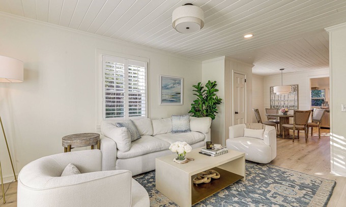 Roswell Cottage | Walk Downtown & Canton Street: Roswell Retreat!