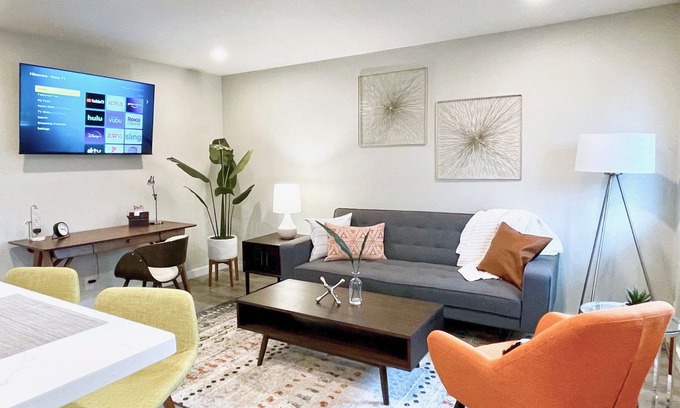 Walnut Creek Apartment | Walk Downtown Work Here + Desk + Fast WiFi King Bed Remodeled Kitchen