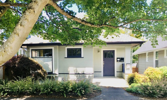 Queen Anne House | Walk everywhere— ideal for families!