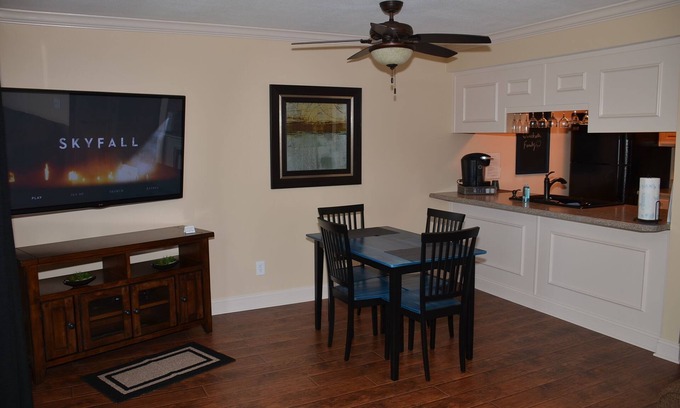 Table Rock Condo | Walk In Level - Beautiful/Clean/Recently Remodeled 1BD/1BA at Pointe Royale