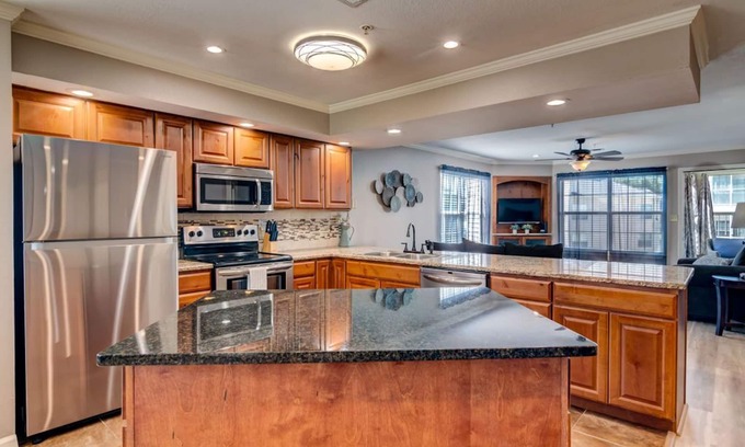 Table Rock Condo | Walk In luxury condo with pools and hot tub! Comfy beds!