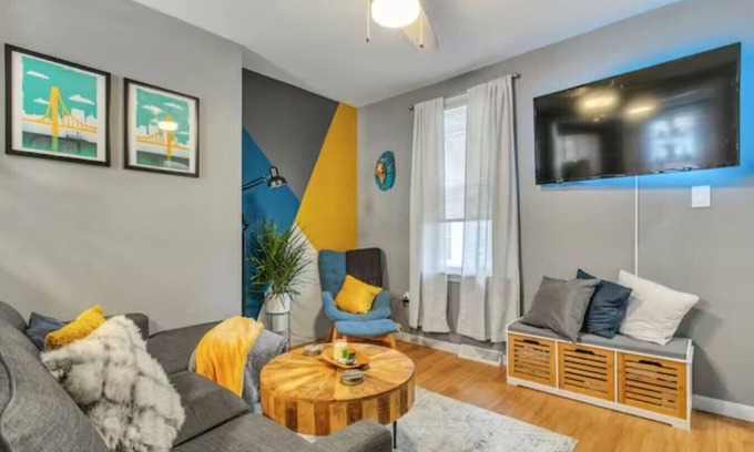 Lower Lawrenceville Apartment | Walk to Arsenal Park! Cozy & Comfy Studio up to 4Pax