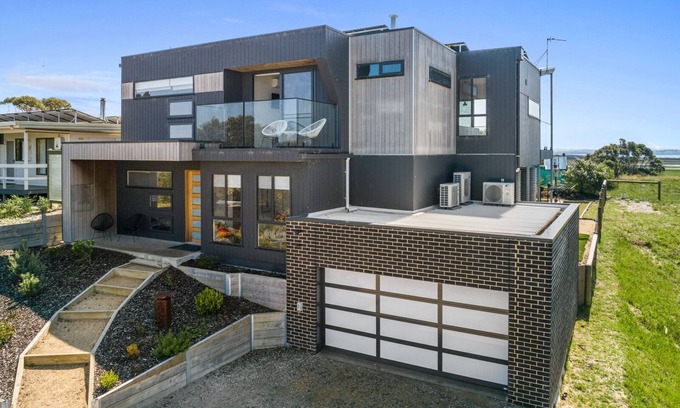 Venus Bay House | Walk to beach and shops. Pet friendly. Wifi. Dedicated games room for the kids.