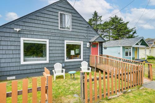 Moclips House | Walk to Beach Charming Home - 3 Mi to Seabrook
