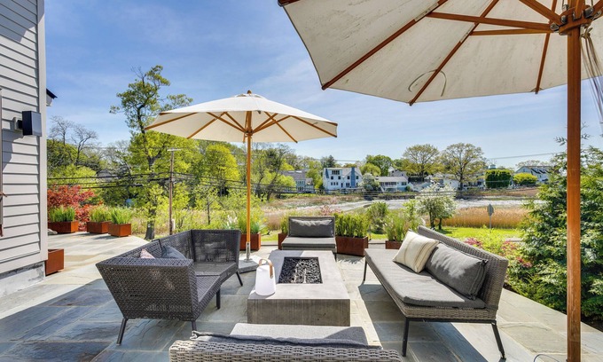 Rowayton House | Walk to Beach: Luxe Home w/Fire Pit in Rowayton!