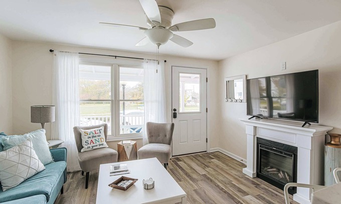 Cape Charles House | Walk to Beach & Park, Firepit & BBQ | Deja Blu I