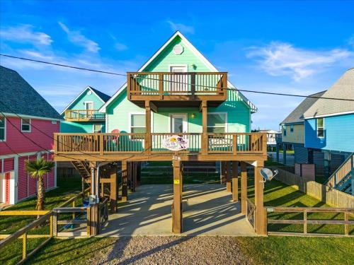 Surfside Beach House | Walk to Beach, Sunset Bay Views, Pet Friendly - Sea Me Relaxin