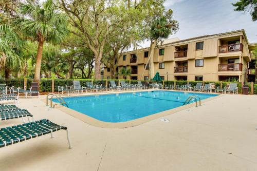North Forest Beach Apartment | Walk to Beach Hilton Head Getaway with Balcony!