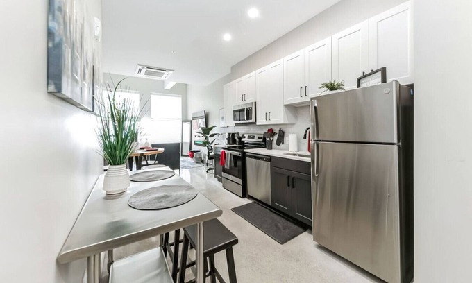 Downtown Cincinnati Apartment | Walk to Bengals, Reds, Free Parking, King Bed, Gym