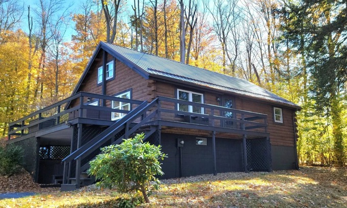 DuBois Cabin | WALK TO BIMINI BEACH! 5 Bedrooms/3 Baths/Sleeps 10