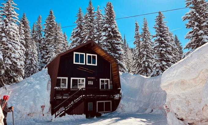 Salt Lake Mountain Resorts Cabin | WALK TO BRIGHTON + PRIVATE HOT TUB + MOUNTAIN VIEW
