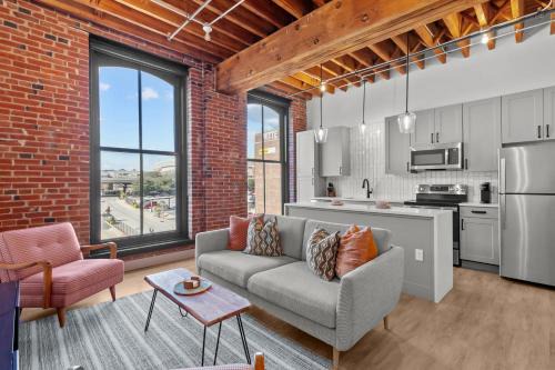 Downtown St. Louis Apartment | Walk to Convention and Casino - Perfect for Work & Play!
