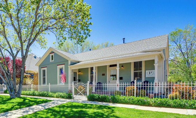 Prescott House | Walk to Courthouse Square: Quiet Home w/Porch