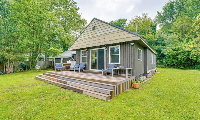 Allenton Cottage | Walk to Cranberry Lake: Quaint Family Cottage