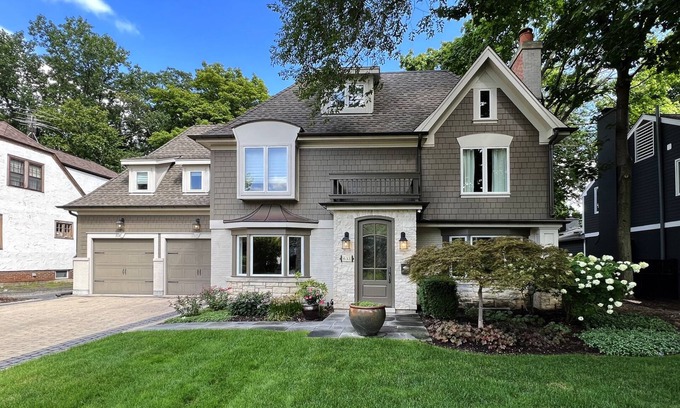 Arlington Heights House | Walk to downtown Arlington Heights