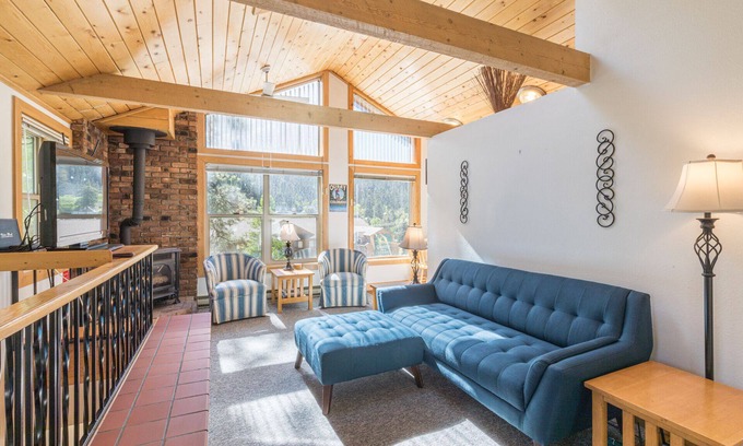 Ouray Condo | Walk to Downtown | Beautiful Views | Air Conditioning!