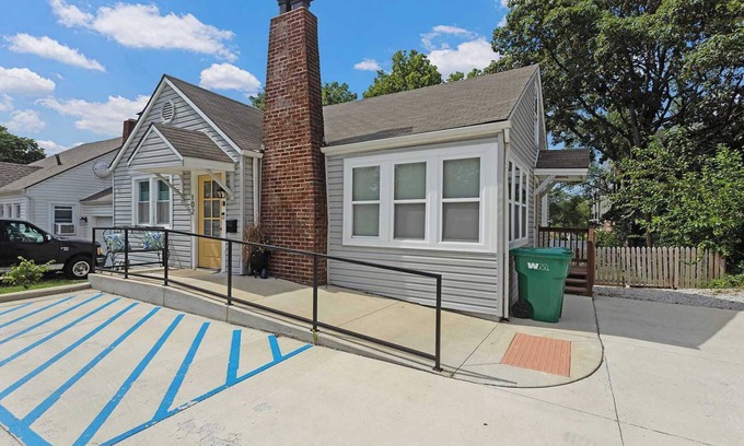 Lee's Summit House | Walk to Downtown,King Beds,Accessible Home!Arcade