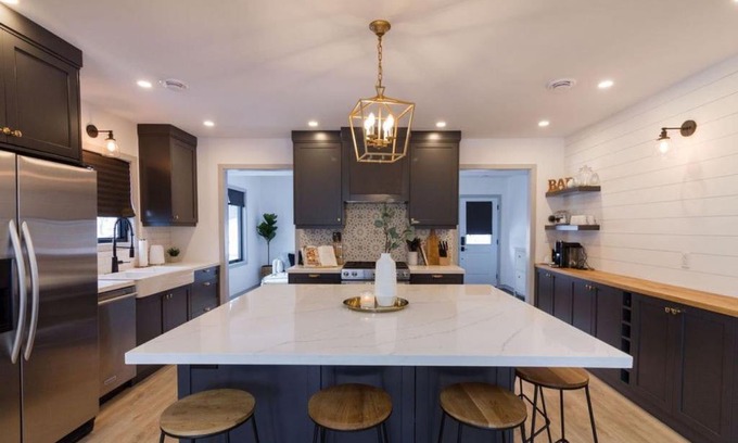 Prince Edward House | Walk to Downtown Picton, 4-bedroom