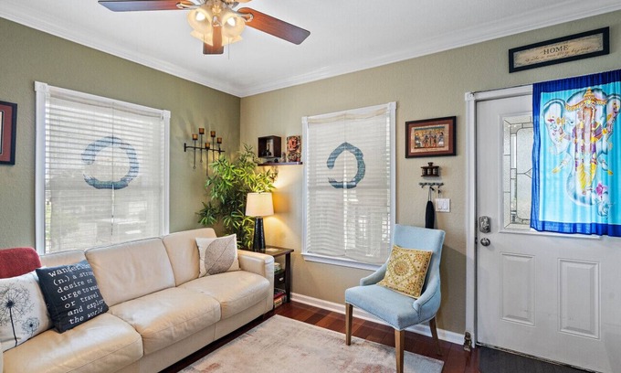 St. Petersburg Condo | Walk to Everything Downtown! EAT-SHOP-PLAY!