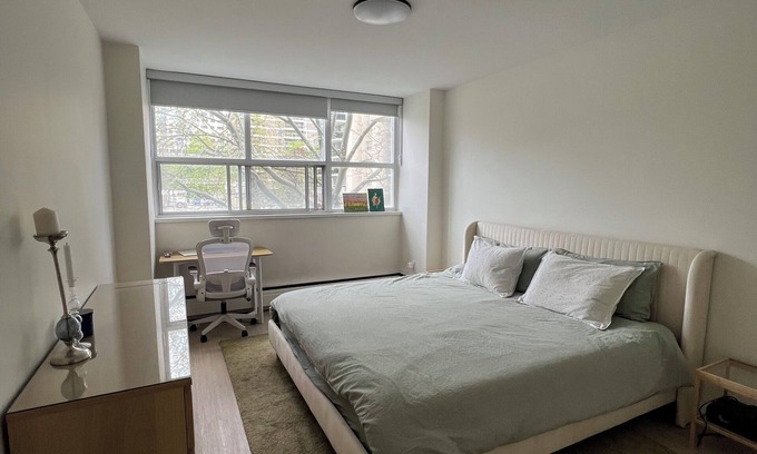 North Toronto Apartment | Walk to everything! Bright and modern apartment in the city