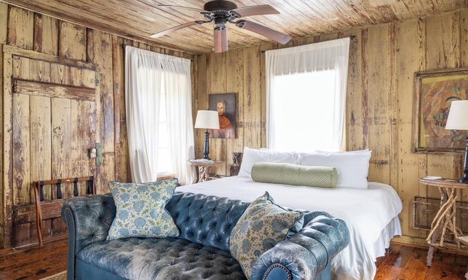 Round Top Cottage | Walk to Everything Round Top | Historic & Charming | The Bybee @ Round Top Motel