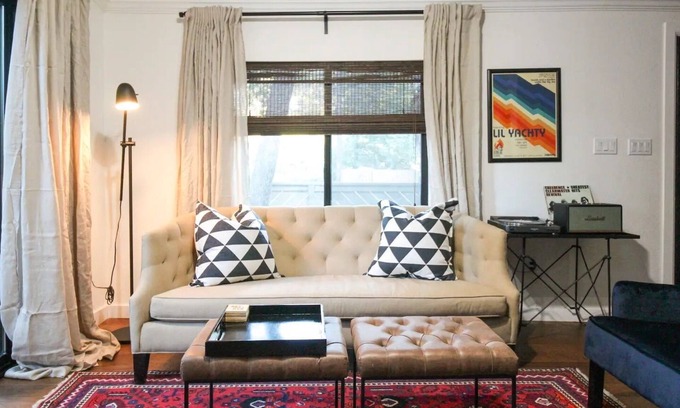 Holly House | Walk to Exceptional Dinners, Popular Nightlife and Townlake Hike and Bike Trails