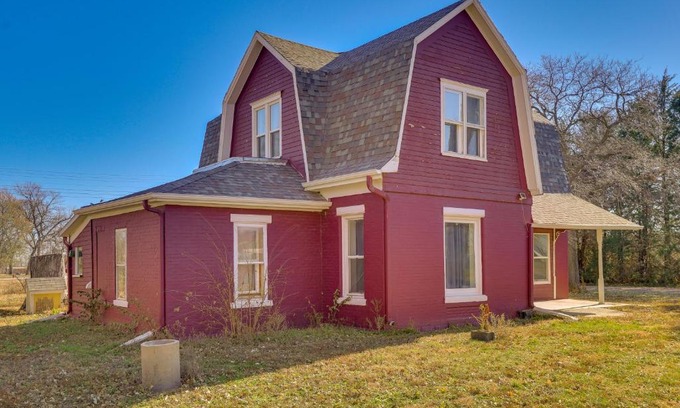 Bladen House | Walk to Fairgrounds Bladen Countryside Hideaway!