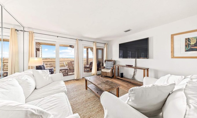 Ono Island Condo | Walk to FloraBama | 2 Pools | 2 Boat Docks w/Slips | My Beach Getaways