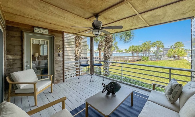 Ono Island Condo | Walk to FloraBama | 2 Pools | 2 Boat Docks w/Slips | My Beach Getaways