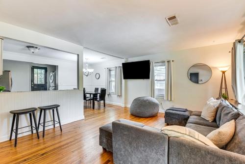 East Side House | Walk to Golf Cozy Home with Lush Yard in Atlanta!