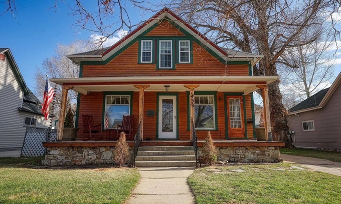Sheridan House | Walk to historic downtown, cozy, pets welcome!