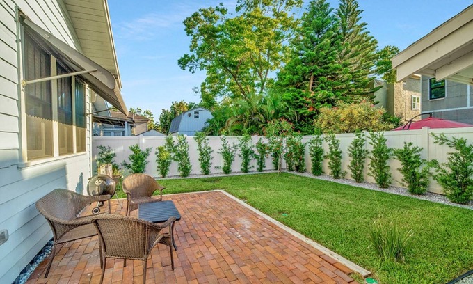 New Suburb Beautiful House | Walk to Hyde Park, Bayshore Blvd & SOHO Dining, Shopping & Nightlife! Stylish 3BR Tampa Retreat