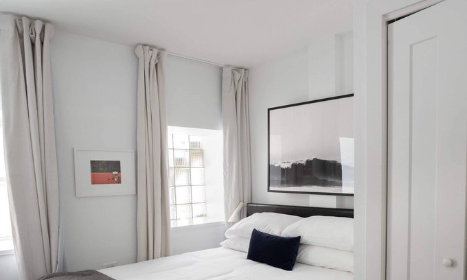 Pilsen Apartment | Walk to IMD, Eats, Bars | EZ Access + WD | Zencity