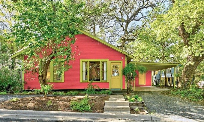 South River City House | Walk to it all! ~ Historic Bungalow with Fenced Yard ~ Fast Wifi