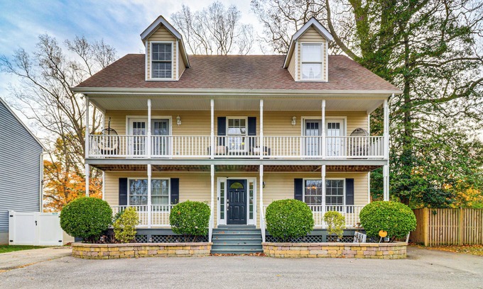 Cape Saint Claire House | Walk to Lake & Boat Ramp: Central Gem in Annapolis